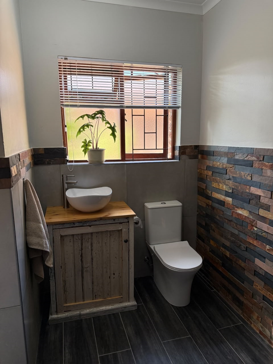 4 Bedroom Property for Sale in Fraaiuitsig Western Cape